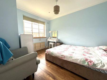 4 bedroom flat to rent - Photo 3