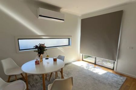 Modern Three Bedroom Townhouse - Photo 2