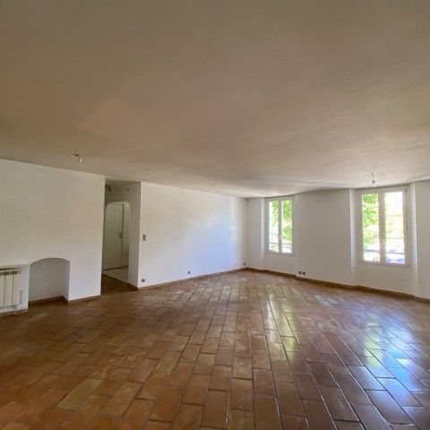 Location Appartement 3 pièces 81m² HYERES 83400 - Photo 1