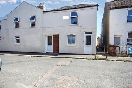 1 Bedroom Flat / Apartment to let - Photo 5