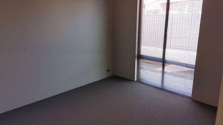 4 Bedroom 2 Bathroom Home - Photo 4