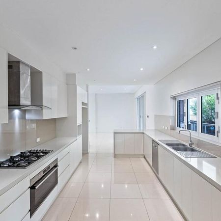 Luxury Family Home - Photo 2