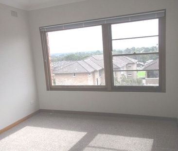 TWO BEDROOM UNIT - MINUTES FROM OATLEY VILLAGE & STATION - Photo 1