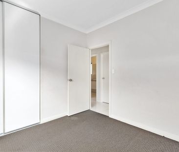 3 bed-2 bath-Great Location! - Photo 4