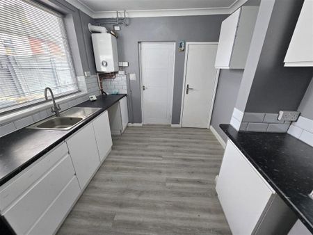 3 bedroom end of terrace house to rent - Photo 5