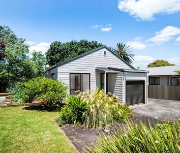 Single Garage 3 Bed 2 Bath Standalone House - Photo 4