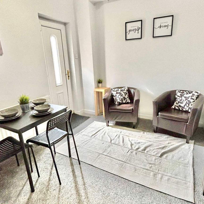 Bristol Road Room 5 - Photo 1