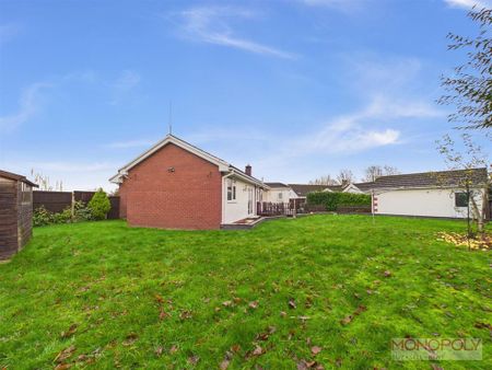 4 bedroom detached bungalow to rent - Photo 4