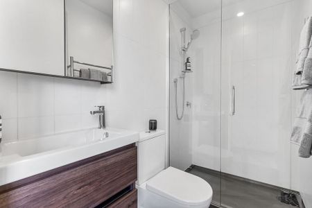 NYC Style apartment in epic location - Photo 2