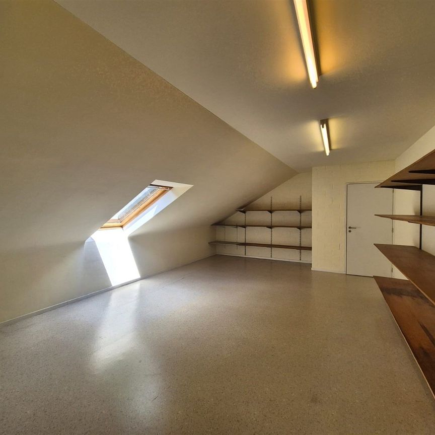 Gunstig gelegen ruime villa in groene omgeving. - Photo 1