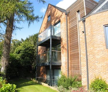 Set within a well kept modern building and surrounded by greenery, ... - Photo 1