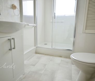 2 bedroom end of terrace house to rent - Photo 4