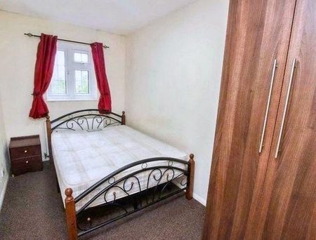 4 bedroom terraced house to rent - Photo 4