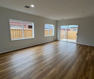 Brand new spacious family home with all the mod cons! - Photo 6