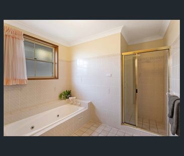Immaculately presented single level home - Photo 6