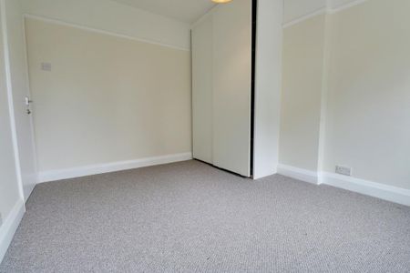 4 bedroom semi-detached house to rent - Photo 4