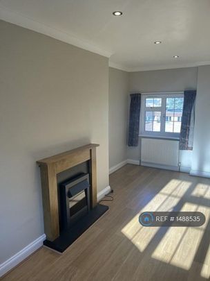 3 bedroom flat to rent - Photo 1