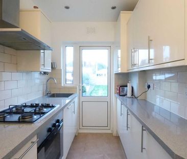 3 bedroom semi-detached house to rent - Photo 6