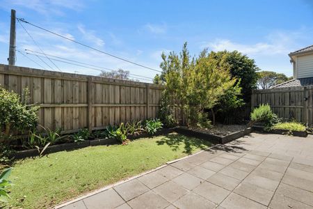 SPACIOUS FAMILY HOME! - Photo 3