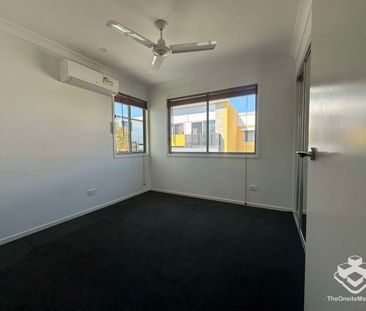 Mansfiled State High Catchment Modern 4 bedrooms Townhouse for rent - Photo 2