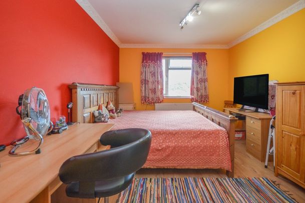 4 bedroom house - Photo 1