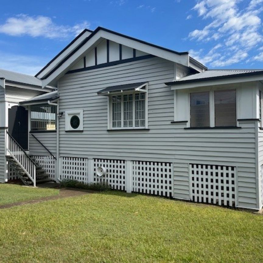 Charming 3 Bedroom Plus Sleepout Home - Prime Moorooka Location - Photo 1