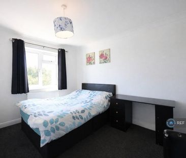 1 bedroom in a house share to rent - Photo 2