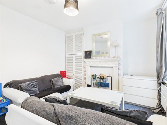 4 bedroom terraced house to rent - Photo 1