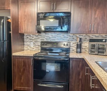 Bright & Air Conditioned 2 Bed Condo In Copperfield | 2 Parking Sta... - Photo 1