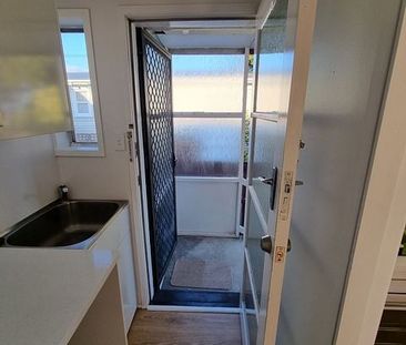 Beautiful central 2 bedroom house - Photo 6