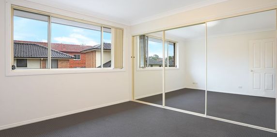 Located just minutes walk to Wollongong Hospital, Train Station and the CBD - Photo 2