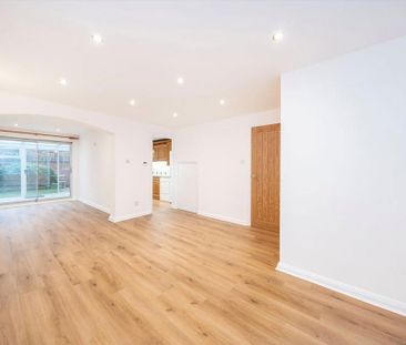 4 bedroom detached house to rent - Photo 4