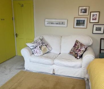 A beautiful very large double bedroom - Photo 3