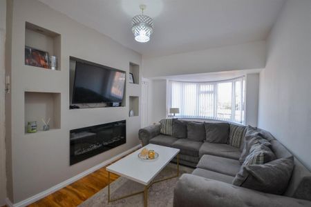 3 bedroom flat to rent - Photo 4
