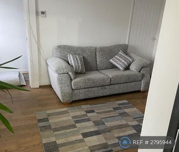 2 bedroom semi-detached house to rent - Photo 2