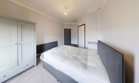 12 bedroom house of multiple occupation to rent - Photo 3