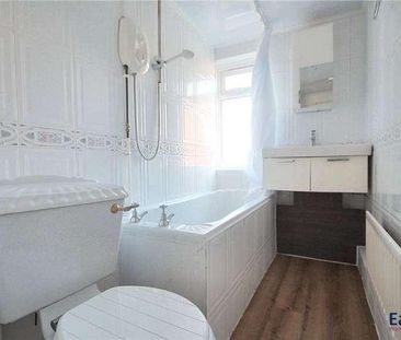 St. Leonards Road, Epsom, Surrey, KT18 - Photo 3