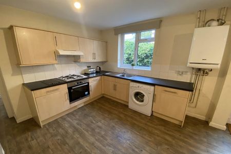 6 bedroom semi-detached house to rent - Photo 5