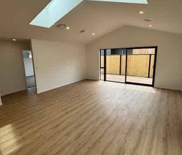 3 BEDROOMS - CROMWELL - Photo 2