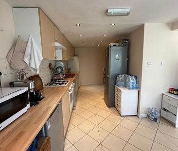 1 bedroom in a house share to rent - Photo 4