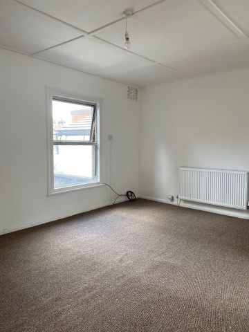 2 Bed Flat, Dunstable Road, LU1 - Photo 4