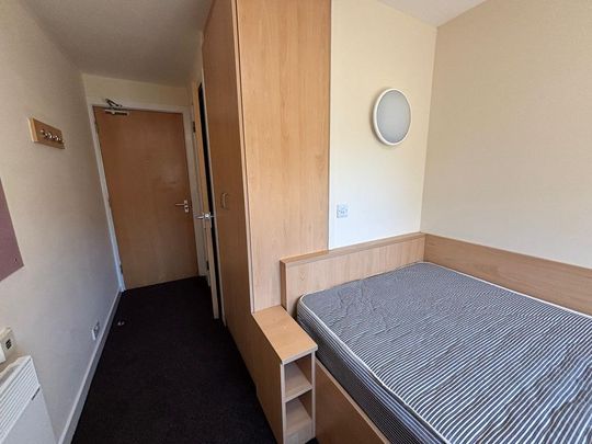 4 bedroom flat to rent - Photo 1