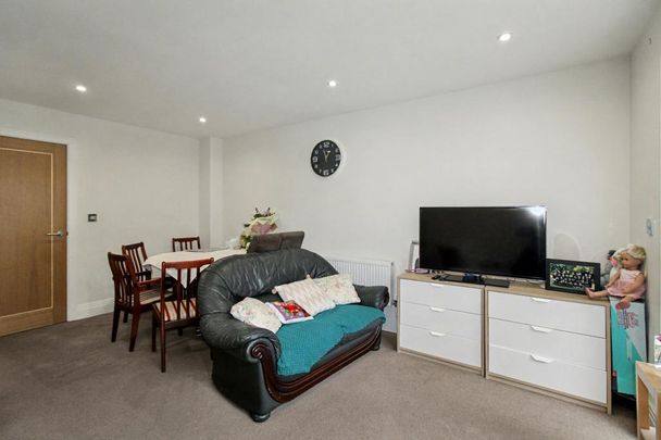 2 bedroom end of terrace house to rent - Photo 1