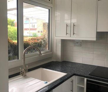 Studio Flat, Calton Drive, SW15 - Photo 3