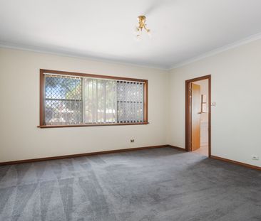 Enormous family home in sought after location - Photo 2