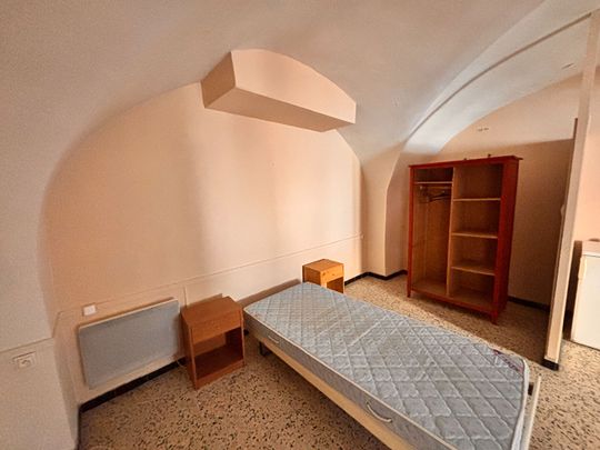 NIMES ST CESAIRE CHAMBRE DE 25M² ET PARKING, ETUDIANT, - Photo 1