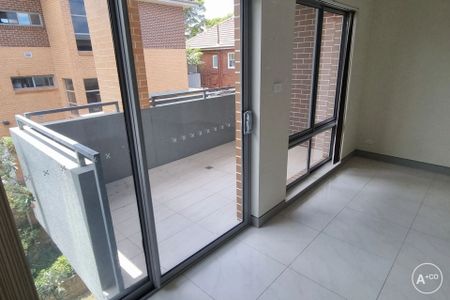 Modern Coastal 2-Bedroom with Basement Parking - Photo 4