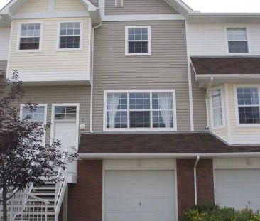 Tuscany Townhouse 3 Bedrooms for rent near LRT — 3 Bedrooms+ Den To... - Photo 1