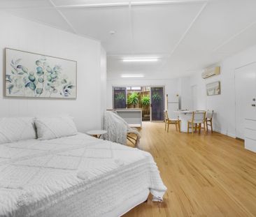 Refurbished 2 Bedroom Home in Elevated Alexandra Headland Location! - Photo 4