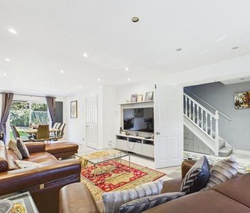 5 bedroom detached house to rent - Photo 2